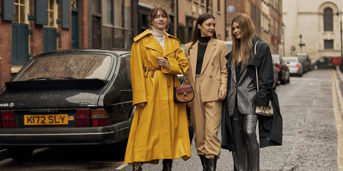 Bottega Veneta Sale 90s is not only a great costume idea for friends